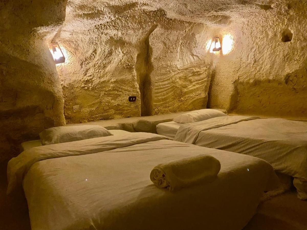 7 Caves Hotel Al Jāyah Buitenkant foto