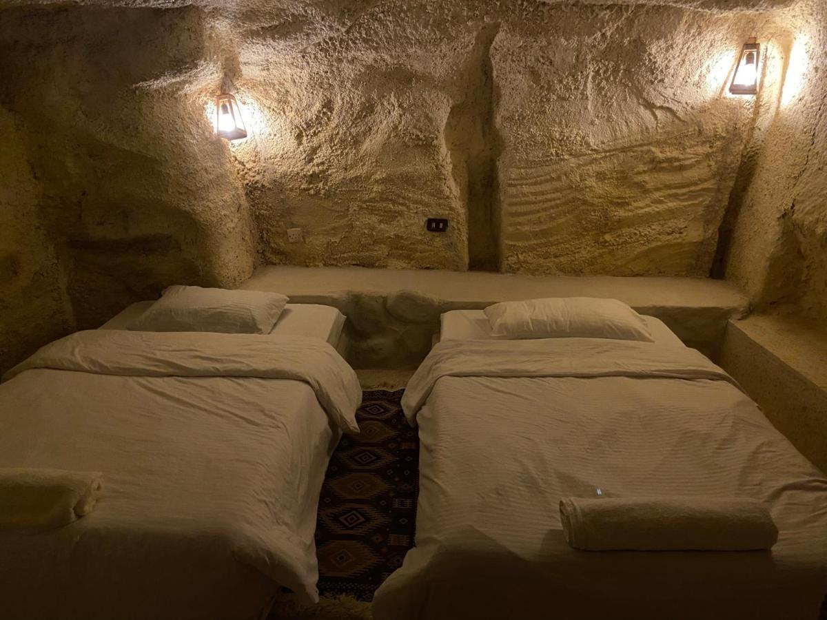 7 Caves Hotel Al Jāyah Buitenkant foto